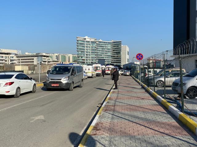 Son Dakika: İstanbul Küçükçekmece Adliyesi önünde çıkan silahlı kavgada 3 kişi öldü, 4 kişi yaralandı