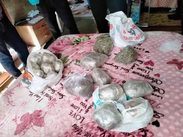 Evinde 4.5 kilo esrar çıktı, emniyetteki savunması pes dedirtti