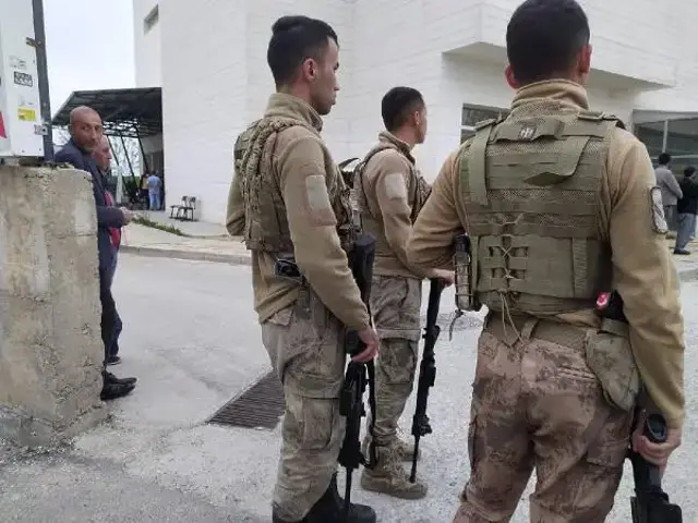 Son dakika haberleri... SİLVAN'DA İKİ AİLE ARASINDA SİLAHLI KAVGA: 3'Ü AĞIR 11 YARALI