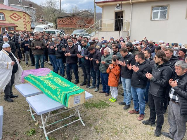 Eşi tarafından öldürülen kadının hastanedeki uygunsuz görüntülerini internette paylaşan 2 kişi serbest bırakıldı