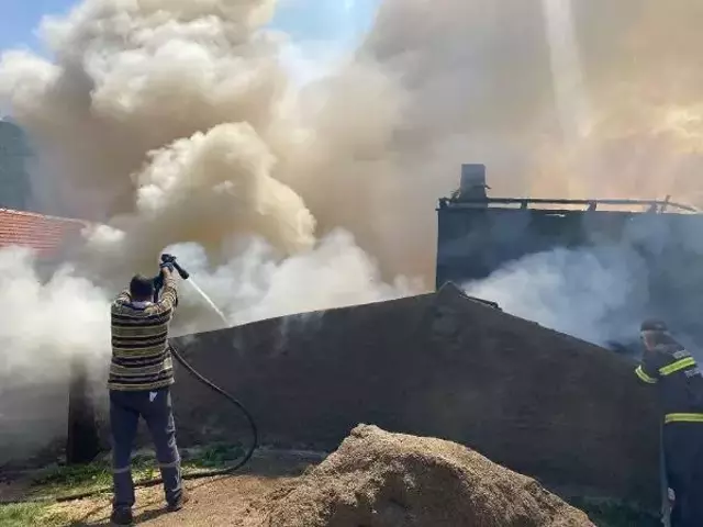 Çalıları yakmak isterken kendi evini yakıp kül etti