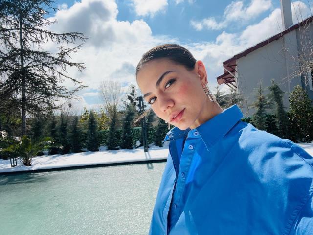 Mini elbiseli pozunu paylaşan Demet Özdemir'in saatinin fiyatı dudak uçuklatıyor! Tamı tamına 176 bin TL