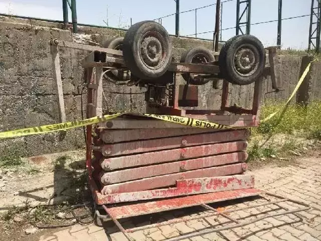 9 yaşındaki çocuk üzerinde oynadığını iskelenin altında kalarak hayatını kaybetti