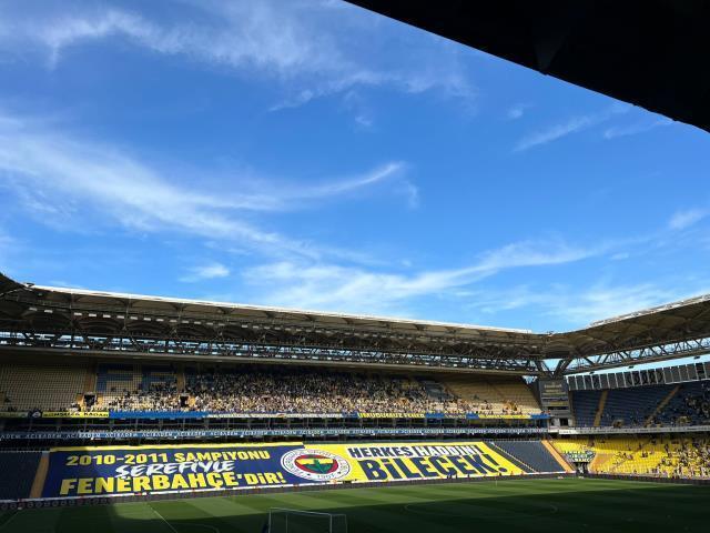 Fenerbahçe, Trabzonspor'a bu sefer pankartla gönderme yaptı: Herkes haddini bilecek