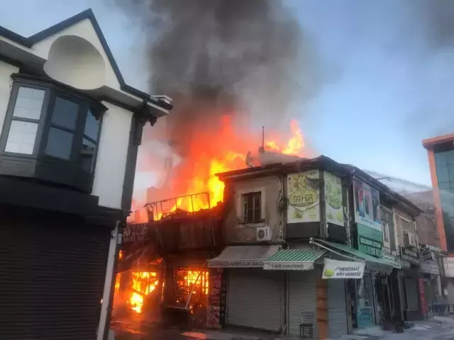 Kasapta çıkan yangın çevre dükkanlara sıçradı! 15 iş yeri kullanılamaz hale geldi