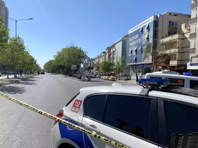 AK Parti Ataşehir İlçe Başkanlığı önünde şüpheli paket paniği