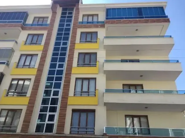 Aldattığını öne sürdüğü kocasına kalçasından bıçakladı