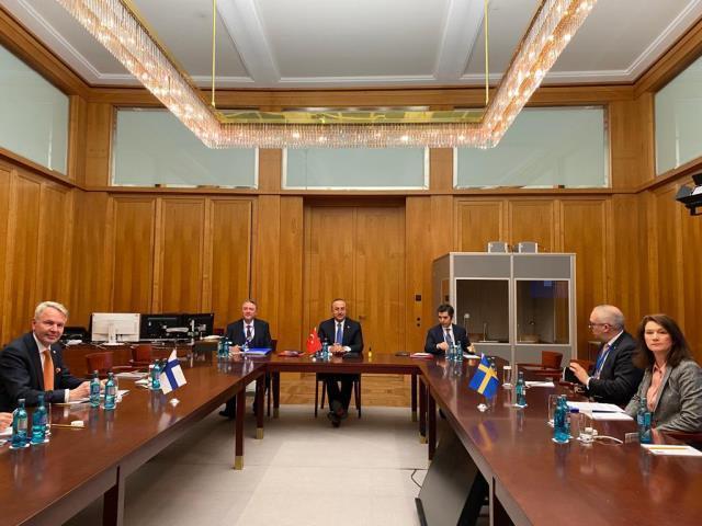 Erdoğan'ın vetosunun ardından Berlin'de kritik zirve! Çavuşoğlu, İsveç ve Finlandiyalı mevkidaşlarıyla görüştü