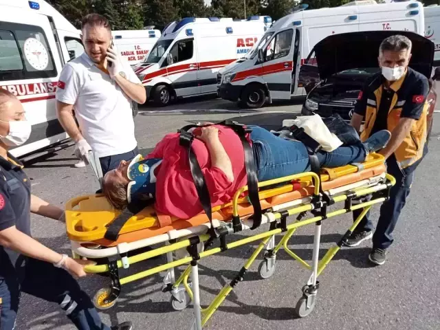 Ankara'da otomobilin çarptığı yolcu minibüsü metrelerce sürüklendi! 20 kişi yaralandı