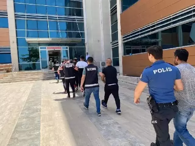 Tanıştığı kadının ikram ettiği suyu içince bayılan iş insanına çıplak fotoğraflarıyla şantaj yapıldı