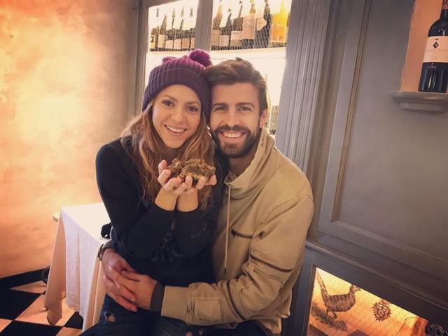 Pique'nin, Shakira'yı takım arkadaşının annesiyle aldattığı iddiası