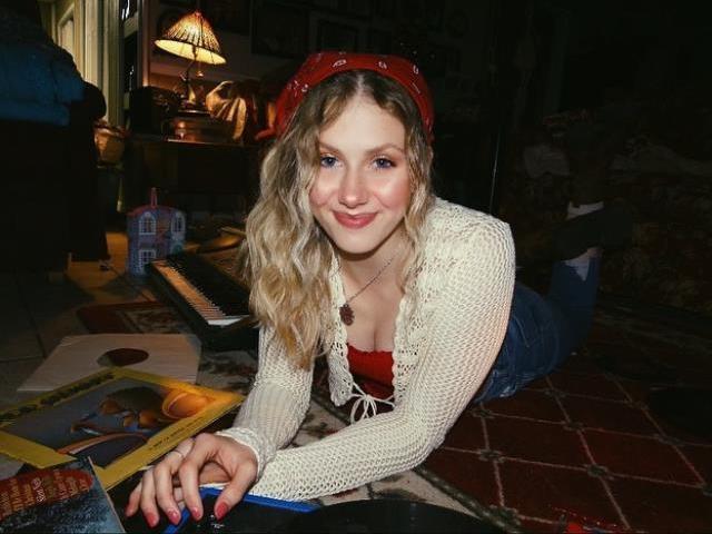 Yarışma için hırslanan anne, kızının bakire olduğunu söyleyince ortalık toz dumana döndü