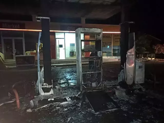 Akaryakıt istasyonunda büyük panik! LPG pompası alev alarak patladı