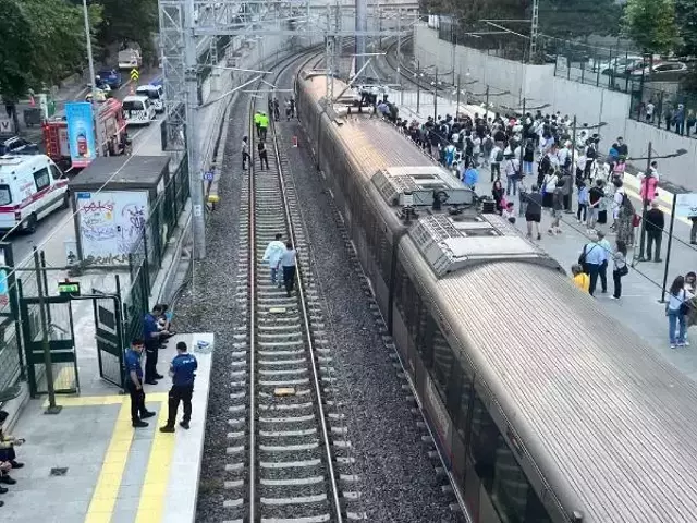 Marmaray'da raylara atlayan kişi hayatını kaybetti