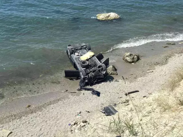 Haciz gelen otomobilini uçurumdan atan vatandaş, o anları kayda alıp TikTok'ta paylaştı