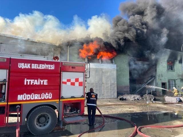 Tekstil fabrikasını alevler sardı! Ekipler yangına müdahale için harekete geçti