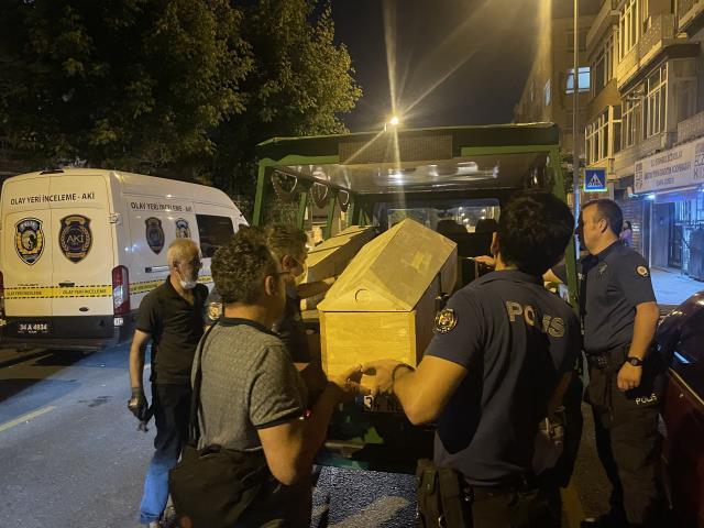 Fatih'te dehşet: Annesinin boğazını bıçakla kesti