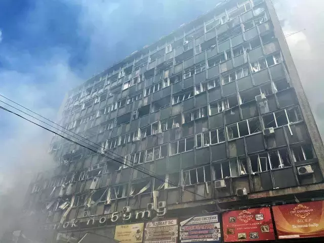 Rusya'dan Ukrayna'da bir iş merkezine füze saldırısı: 20 ölü