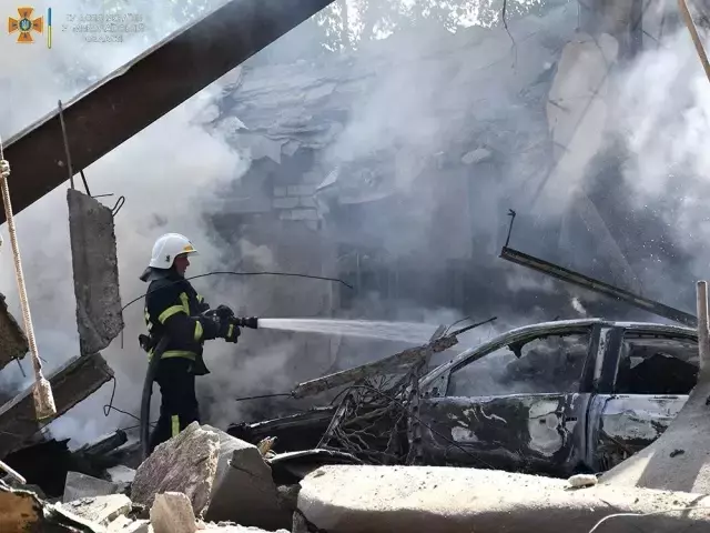 Rusya, sivilleri hedef almaya devam ediyor! Mikolayiv'de iki üniversite binası vuruldu