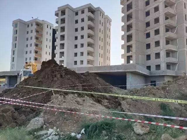 Apartman inşaatında göçük! 2 işçi toprak altında kalarak hayatını kaybetti