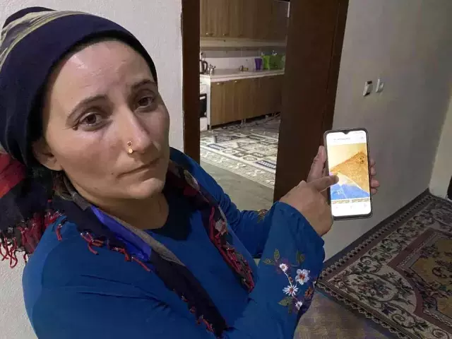 Türkiye'deki yılan ihbarına giden ekipler, evde gördükleri karşısında küçük dillerini yuttu