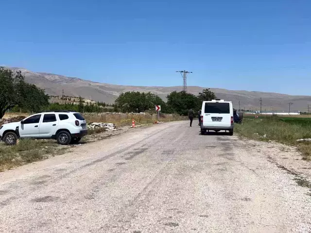 Karısını taciz eden adamı sopayla döverek öldürdü, cansız bedenini de köyün girişine attı