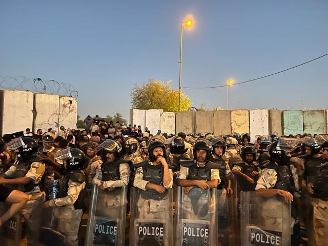 Irak'ta Şii lider Sadr'ın destekçileri parlamentoyu bastı