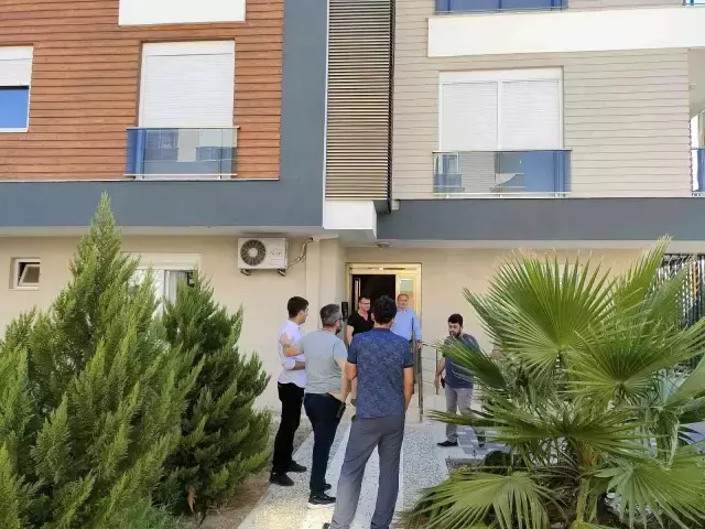 Pis kokular gelen daireye ceset bulmak için girdiler, gerçek başka çıktı