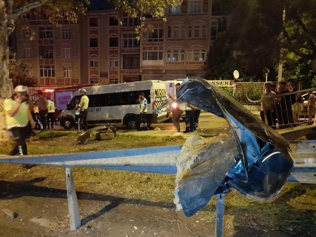 5 arkadaşın can verdiği korkunç kazada, otomobilden düşen fotoğraf yürek yaktı