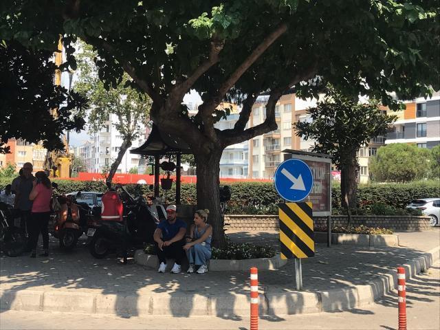 Kuşadası'nda 15 dakika arayla meydana gelen iki deprem vatandaşları sokağa döktü