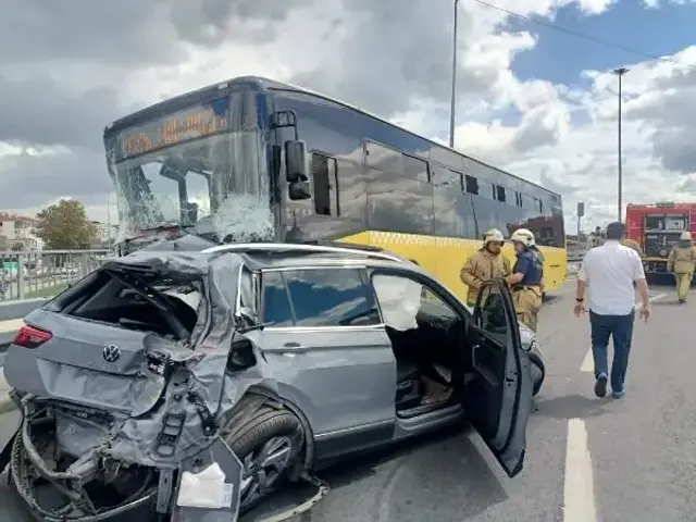 Yenikapı'da İETT otobüsü çok sayıda araca çarptı-1