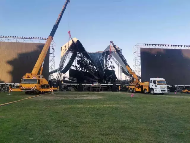 İzmir gündem haberi: İzmir'de Tarkan konseri öncesi çöken platformda incelemeler gerçekleştirildi