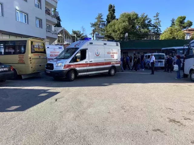 Hapisten tahliye olan şahıs, boşanmak istemeyen eşini çocuğunun önünde öldürdü