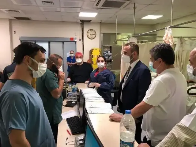 Üniversite hastanesini kontrol etmeye giden rektör serviste kilitli kaldı