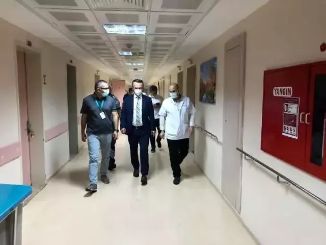 Üniversite hastanesini kontrol etmeye giden rektör serviste kilitli kaldı