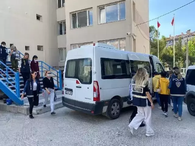 Fuhuş operasyonunda çok sayıda tutuklama! Aralarında boş ev ayarlayan da var aracı olan da