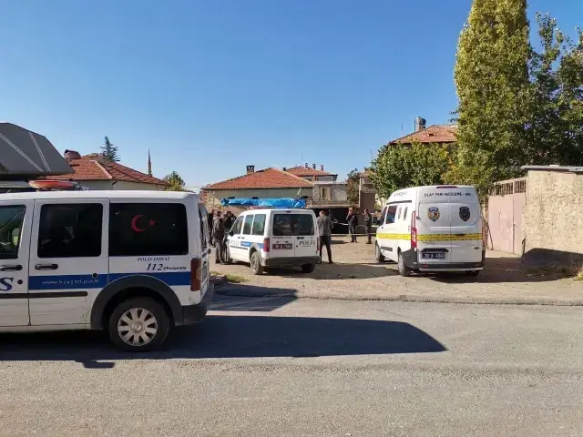Kayseri'de otomobil içerisinde kadın ve erkek cesedi bulundu