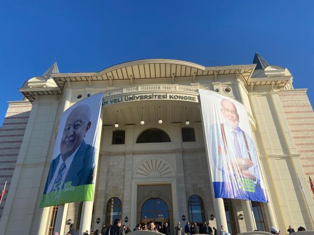 Saadet Partisi'nde büyük kongre heyecanı! Karamollaoğlu mesajını salonun ortasında asılan pankartla verdi