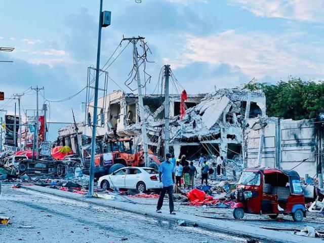 Somali'de meydana gelen patlamalarda en az 100 kişi öldü, 300 kişi yaralandı