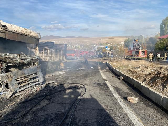 Son Dakika! Ağrı'da yolcu otobüsü ile yakıt yüklü tanker kafa kafaya çarpıştı: 7 ölü, 11 yaralı