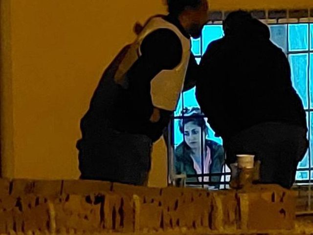 Savcı ve emniyet müdürü olay yerinde! Dini nikahlı eşini silahla rehin aldı; 17 saattir ikna edilmeye çalışılıyor