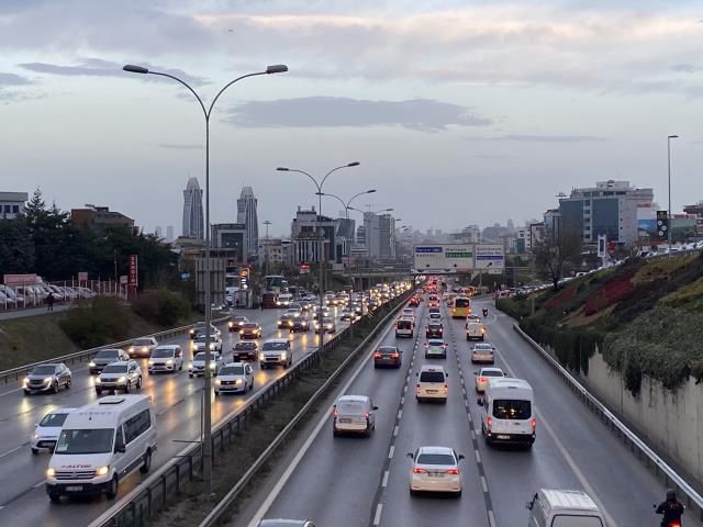 İstanbul'da ara tatil sonrası trafik yoğunluğu oluştu