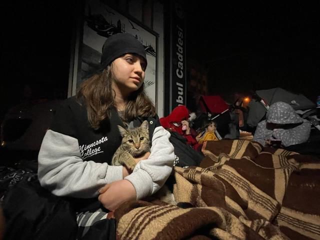 Son dakika! Düzce'yi vuran 5.9 büyüklüğündeki deprem büyük korku yaşattı! İşte bölgeden gelen son görüntüler