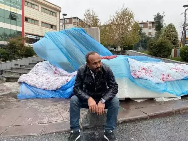 Tekirdağ'dan İstanbul'a kiralık ev tutmak için gelen geldi, dolandırıldığını anlayınca eşyalarıyla sokakta kaldı
