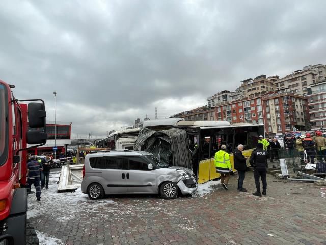 İstanbul'da tramvay ile İETT otobüsü çarpıştı: 4'ü ağır, 19 yaralı var