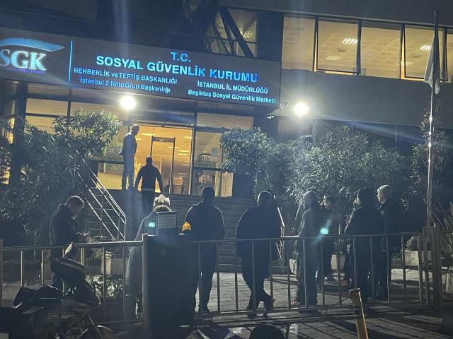 EYT kararı sonrası ilk gün! SGK önünde uzun kuyruklar oluştu