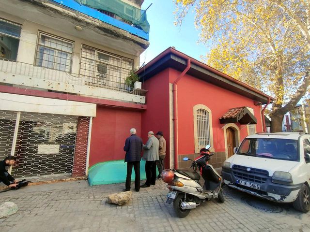 Devletin koruması altındaki mahallede büyük sır! Herkesin toprağın altında ne olduğunu merak ediyor