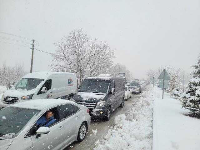 Antalya'nın Korkuteli ilçesinde kar nedeniyle eğitime ara verildi