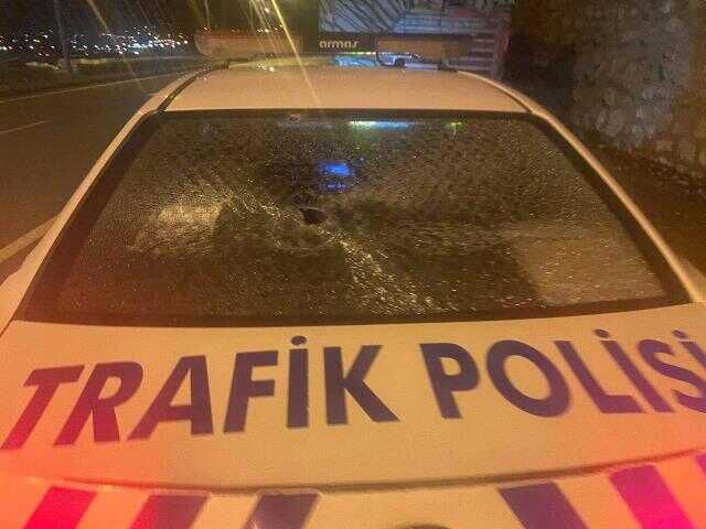 İş yerine silahlı saldırı yapıp, peşlerine düşen polis ekiplerine ateş ettiler