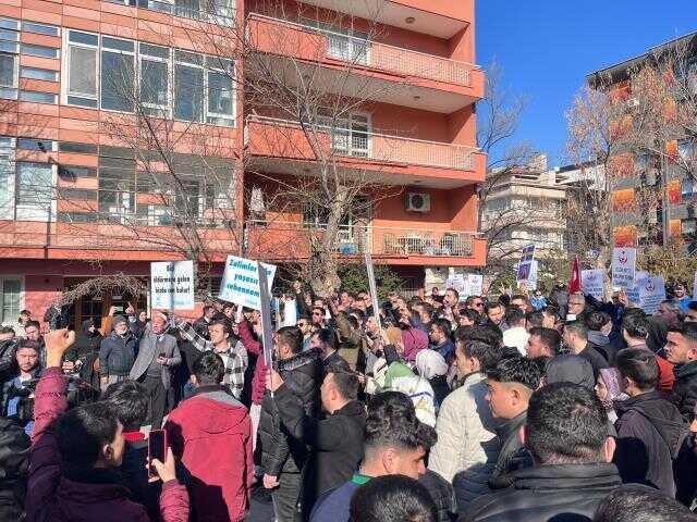 İsveç'te Kuran-ı Kerim'in yakılması yurdun dört yanında protesto edildi